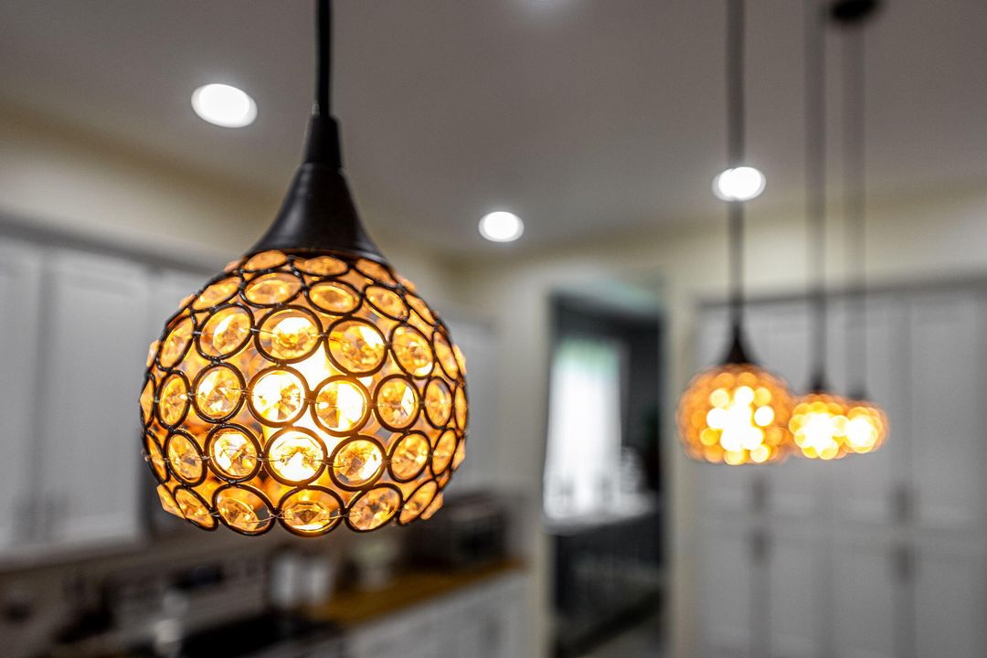 Под контрактом: $470,000 (4 спален, 3 ванн, 2386 Квадратных фут)