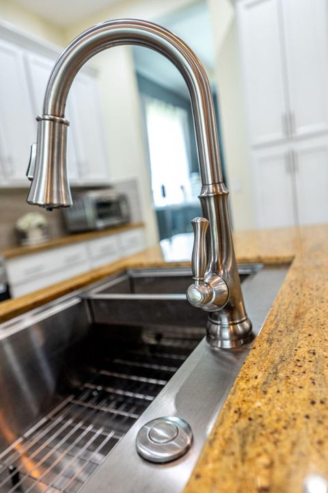 Под контрактом: $470,000 (4 спален, 3 ванн, 2386 Квадратных фут)