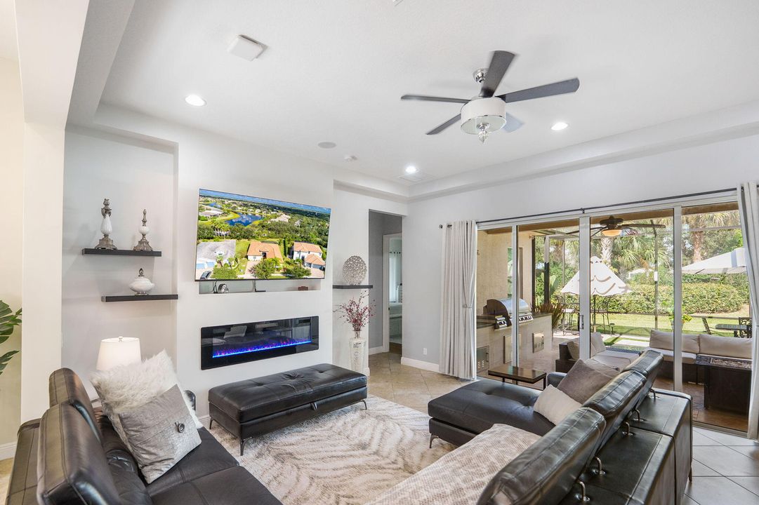 Под контрактом: $470,000 (4 спален, 3 ванн, 2386 Квадратных фут)