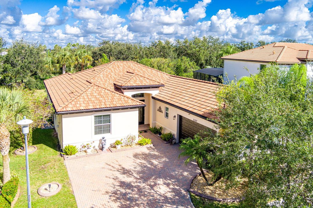 Под контрактом: $470,000 (4 спален, 3 ванн, 2386 Квадратных фут)