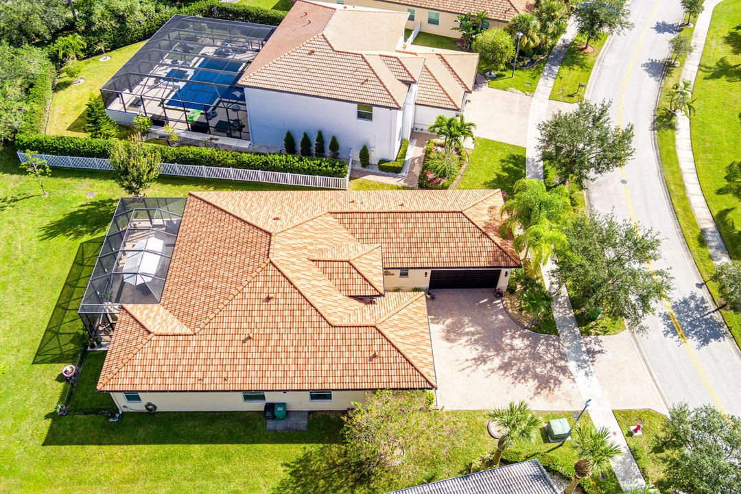 Под контрактом: $470,000 (4 спален, 3 ванн, 2386 Квадратных фут)