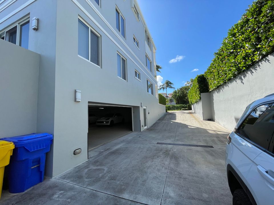 For Sale: $6,900,000 (3 beds, 3 baths, 2428 Square Feet)