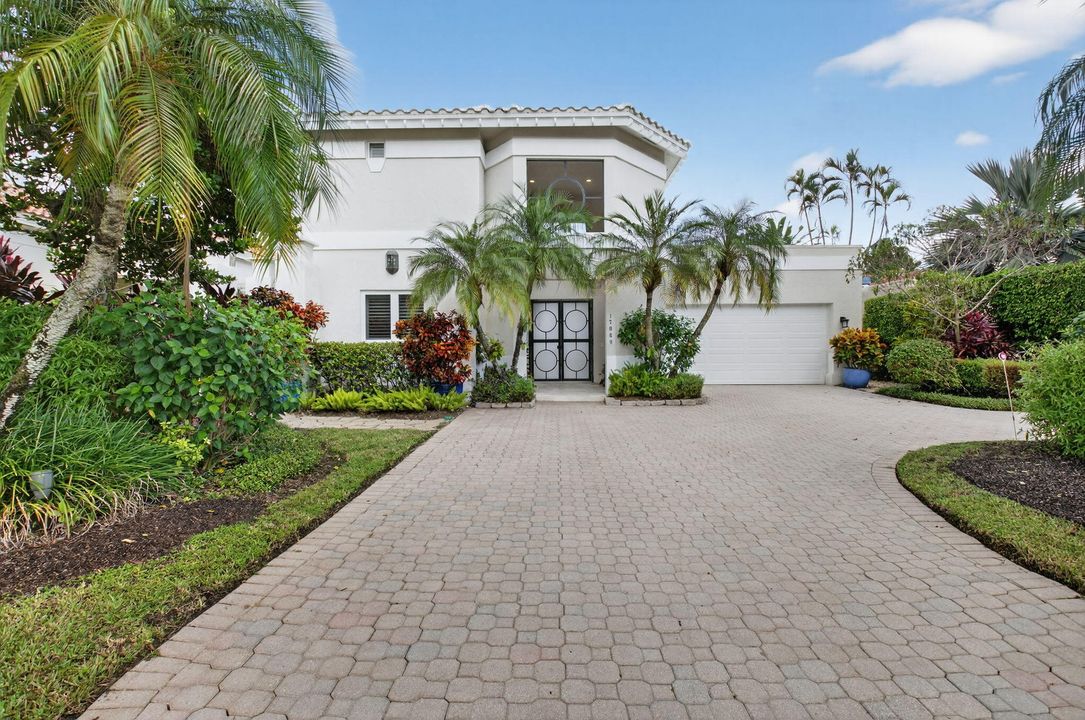 合同活跃: $2,900,000 (5 贝兹, 5 浴室, 4664 平方英尺)