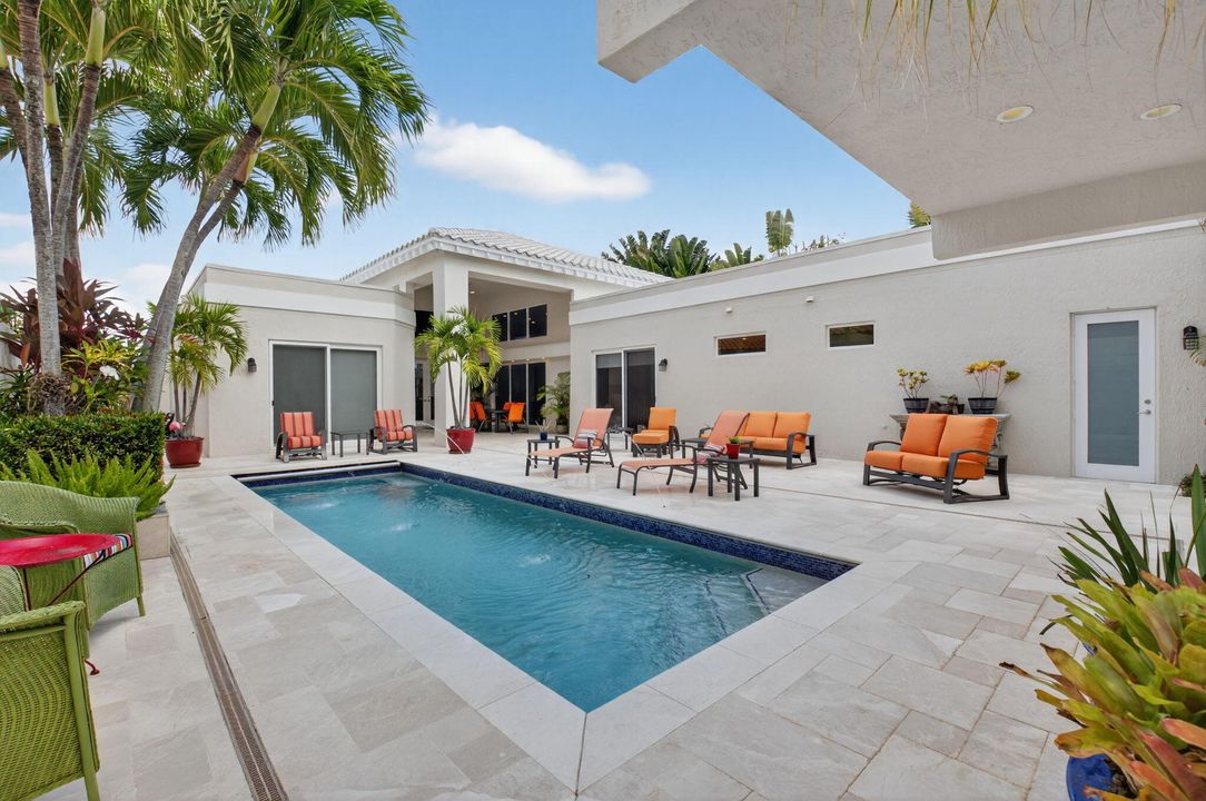 合同活跃: $2,900,000 (5 贝兹, 5 浴室, 4664 平方英尺)