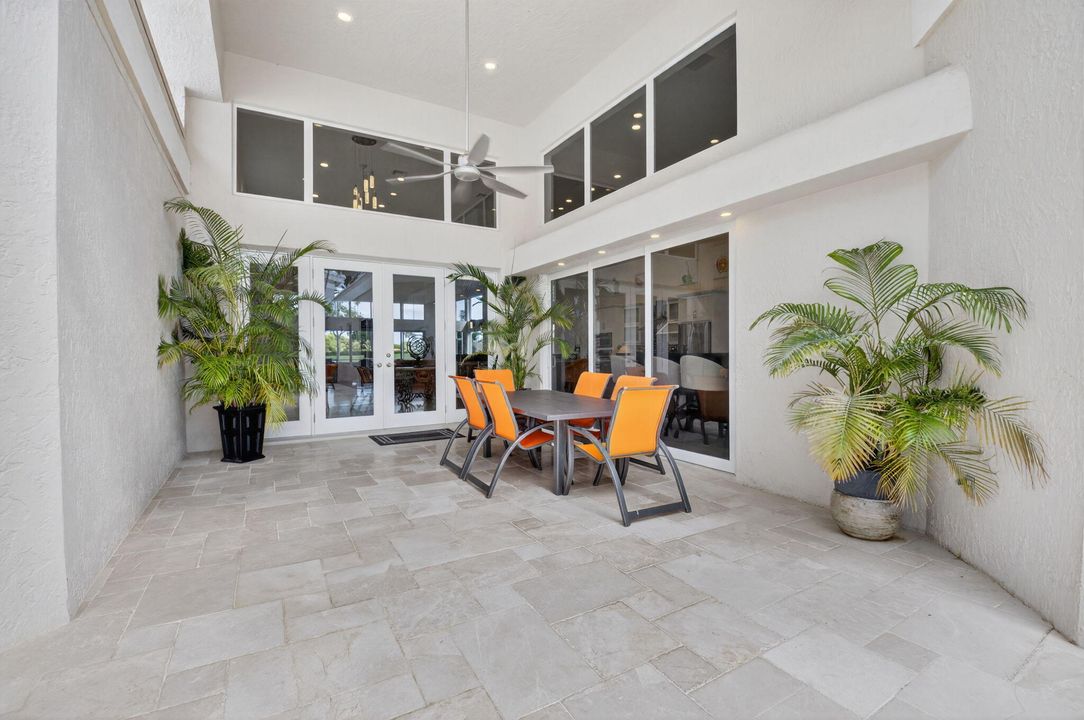 合同活跃: $2,900,000 (5 贝兹, 5 浴室, 4664 平方英尺)