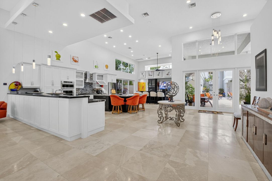 合同活跃: $2,900,000 (5 贝兹, 5 浴室, 4664 平方英尺)