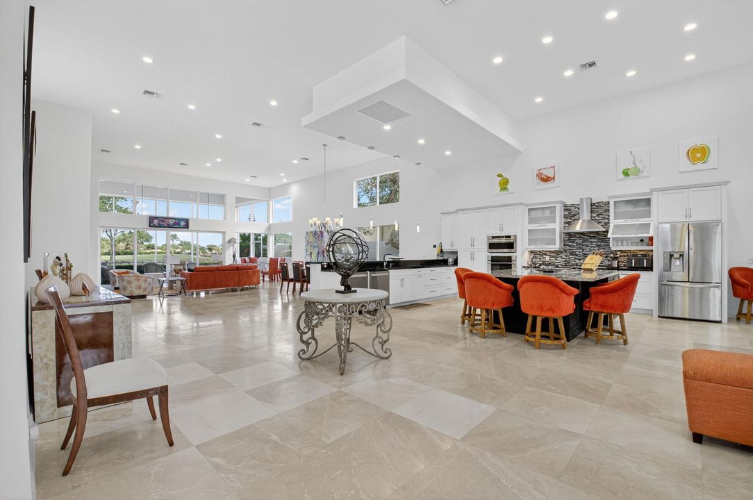 合同活跃: $2,900,000 (5 贝兹, 5 浴室, 4664 平方英尺)