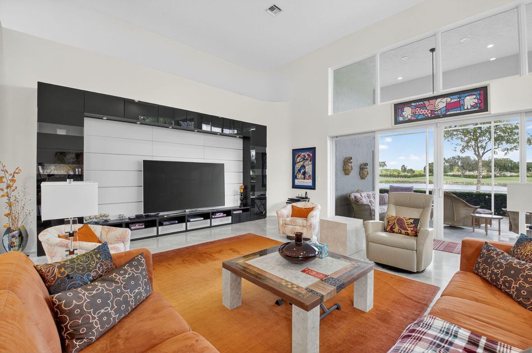 合同活跃: $2,900,000 (5 贝兹, 5 浴室, 4664 平方英尺)