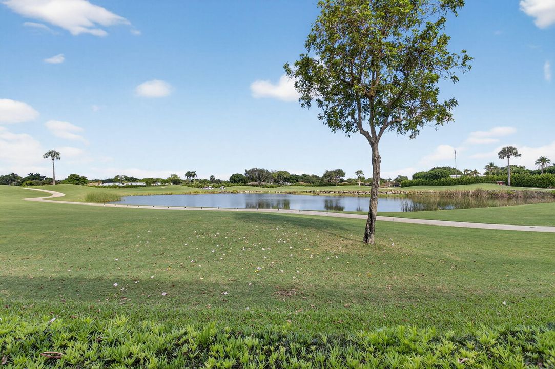 合同活跃: $2,900,000 (5 贝兹, 5 浴室, 4664 平方英尺)