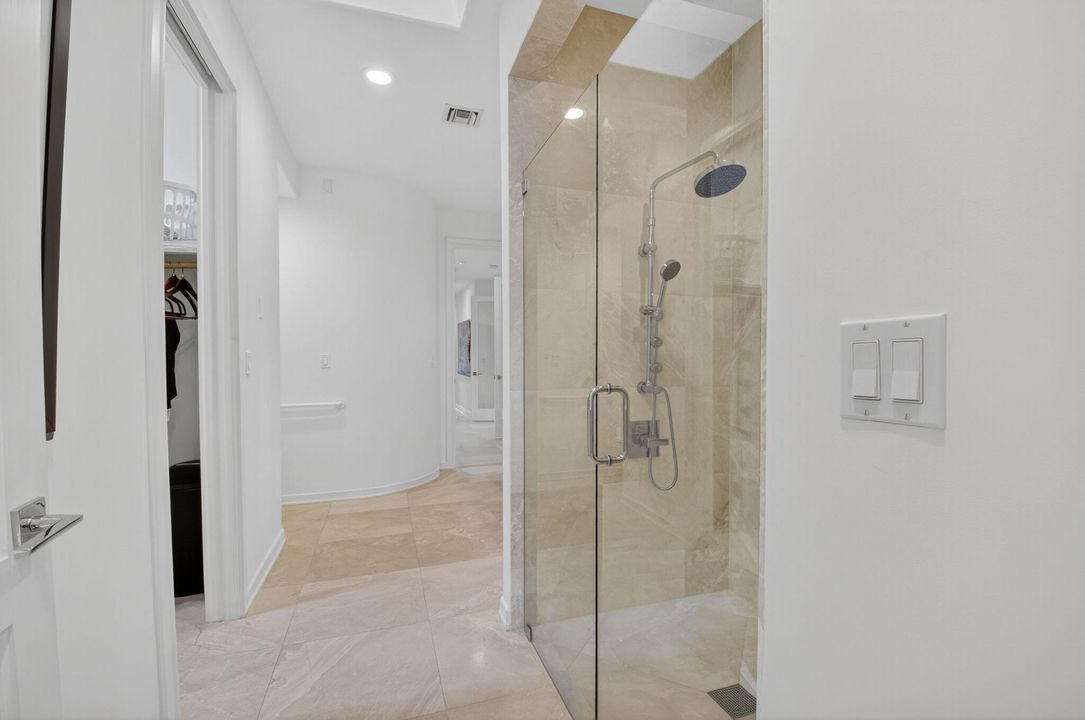 合同活跃: $2,900,000 (5 贝兹, 5 浴室, 4664 平方英尺)