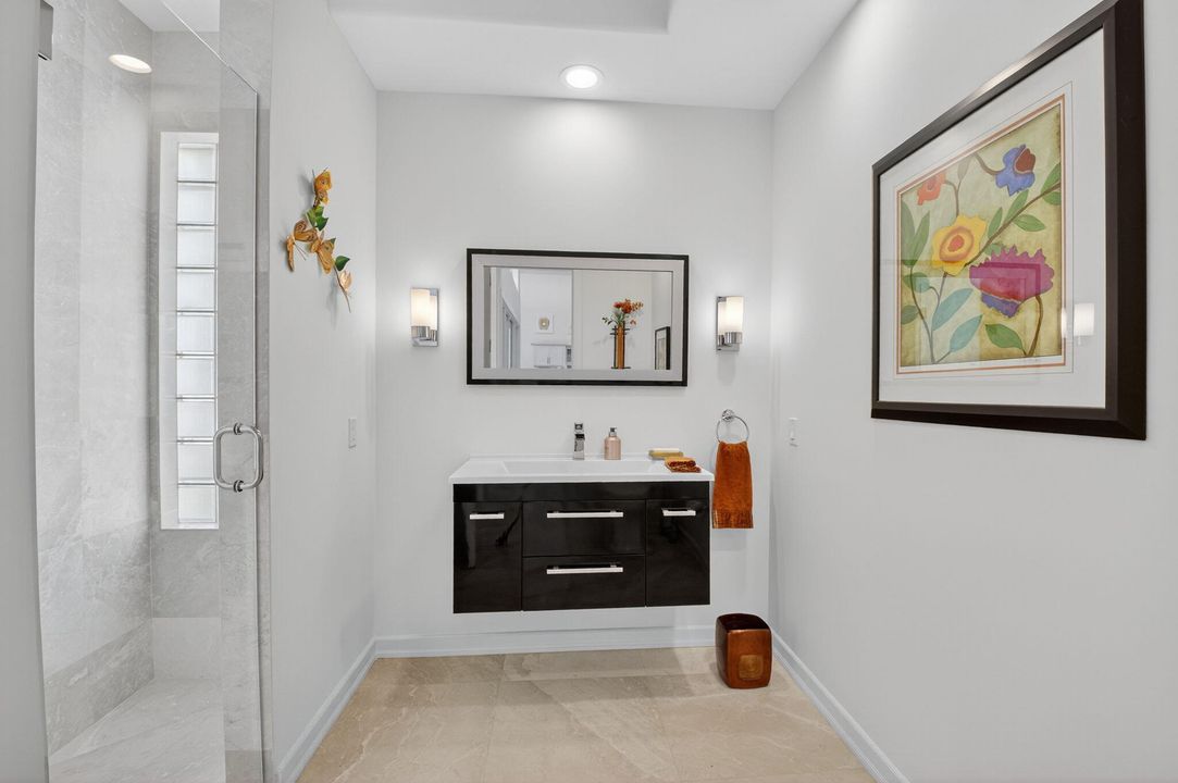 合同活跃: $2,900,000 (5 贝兹, 5 浴室, 4664 平方英尺)