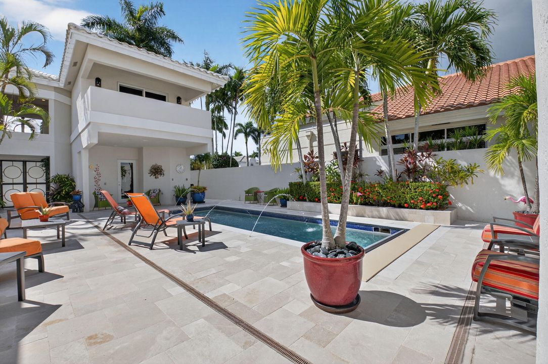 合同活跃: $2,900,000 (5 贝兹, 5 浴室, 4664 平方英尺)