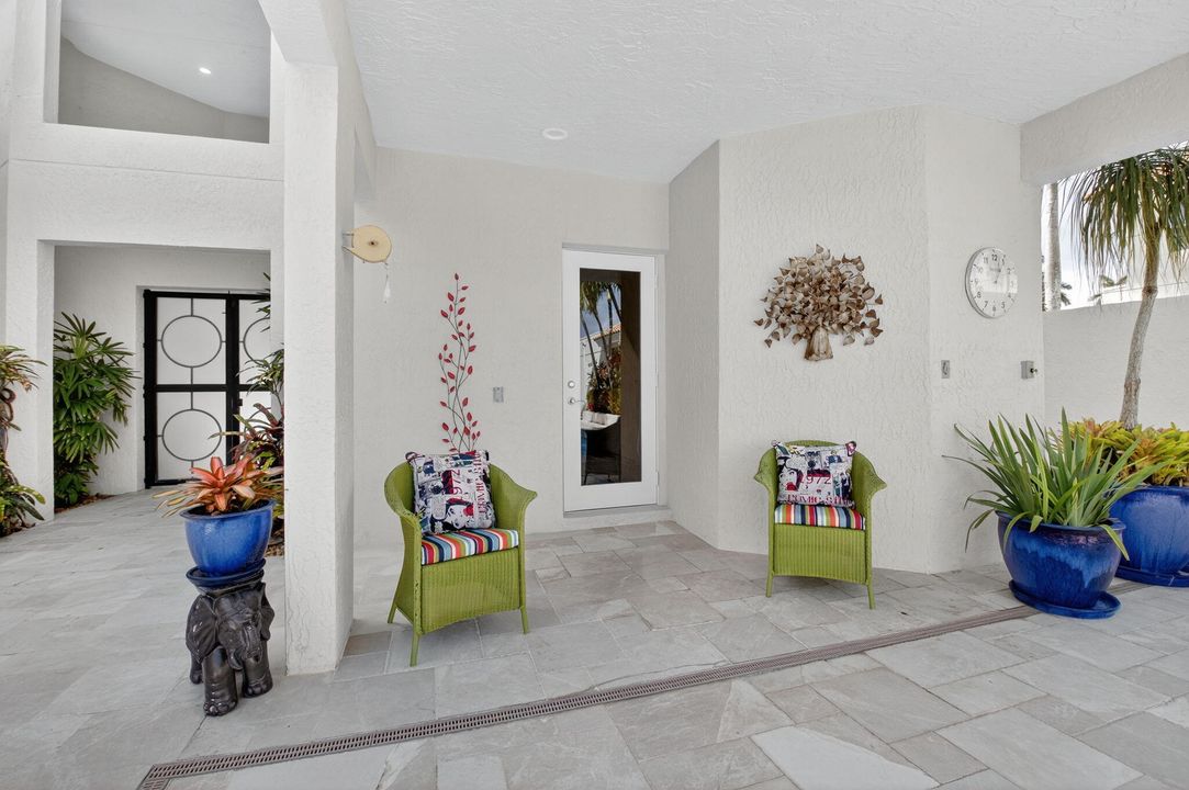 合同活跃: $2,900,000 (5 贝兹, 5 浴室, 4664 平方英尺)