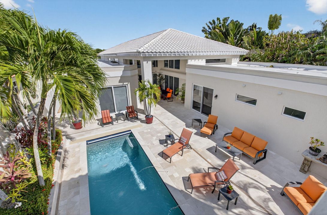 合同活跃: $2,900,000 (5 贝兹, 5 浴室, 4664 平方英尺)