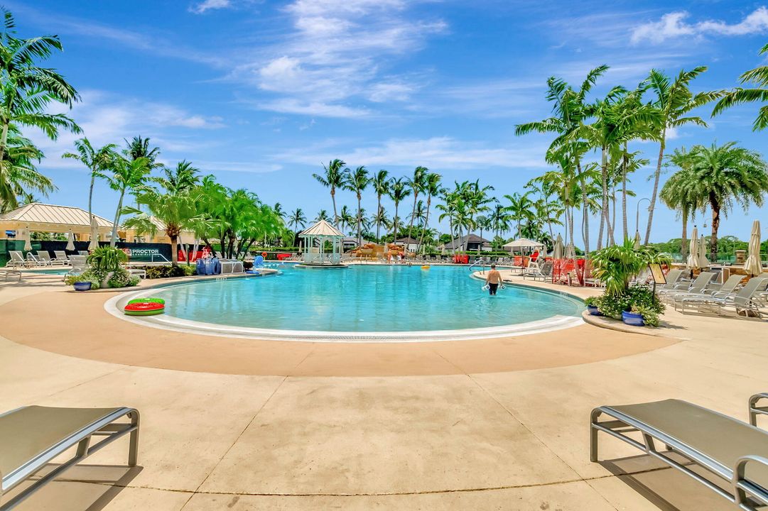 合同活跃: $2,900,000 (5 贝兹, 5 浴室, 4664 平方英尺)