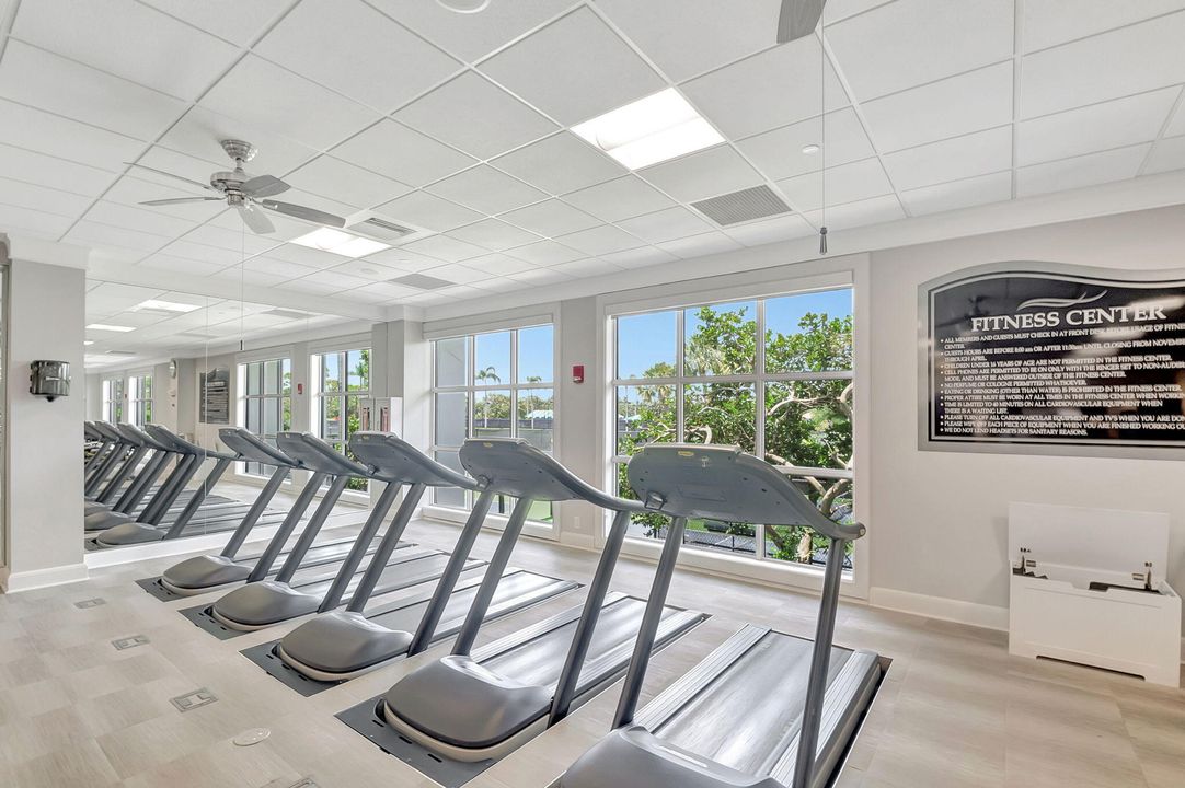 合同活跃: $2,900,000 (5 贝兹, 5 浴室, 4664 平方英尺)