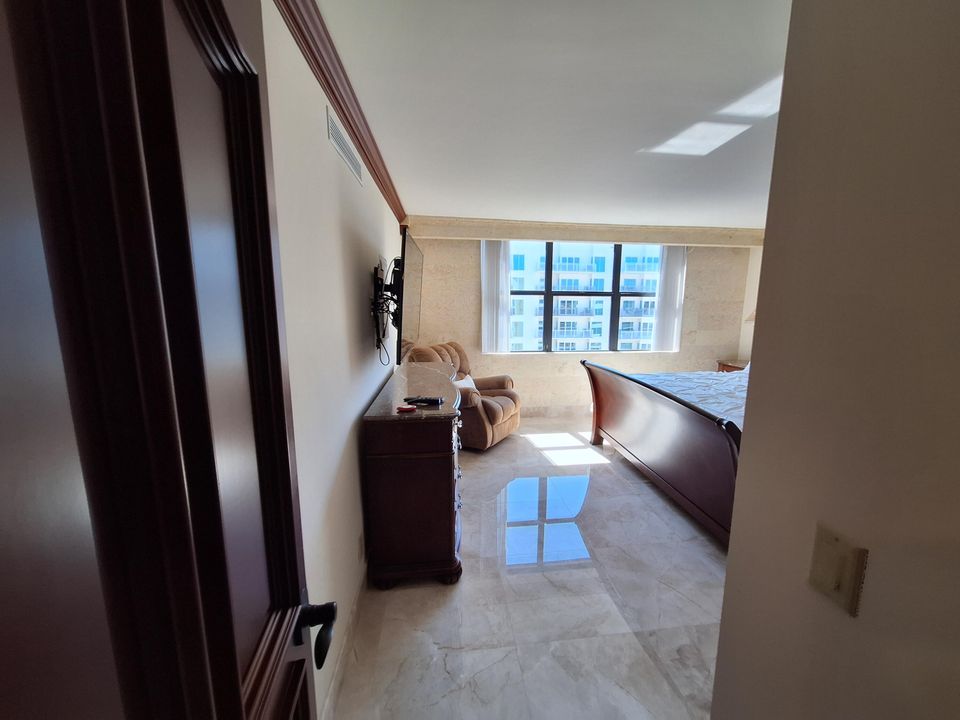 For Rent: $6,000 (3 beds, 3 baths, 1617 Square Feet)