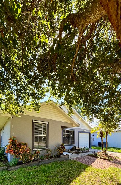 Под контрактом: $340,000 (3 спален, 2 ванн, 1436 Квадратных фут)