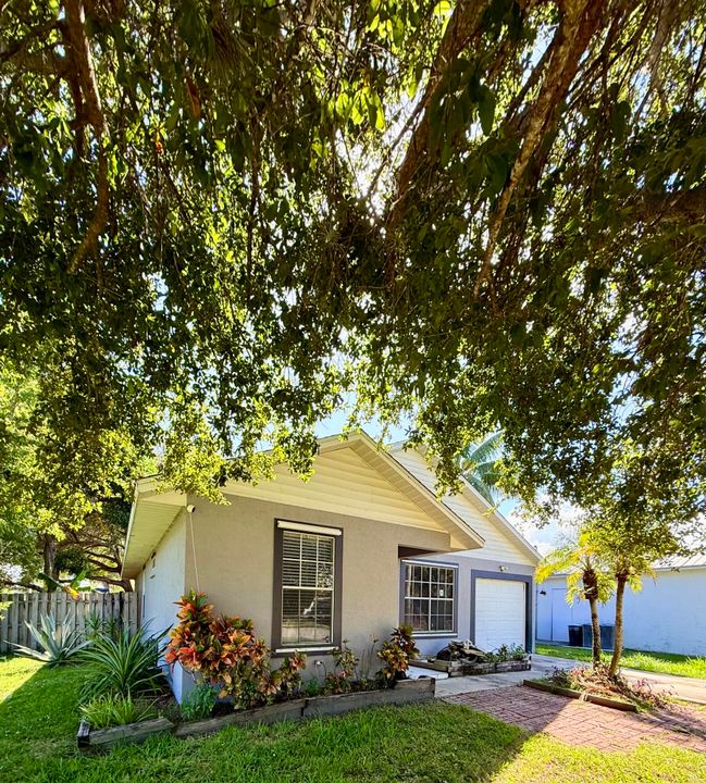 Под контрактом: $340,000 (3 спален, 2 ванн, 1436 Квадратных фут)