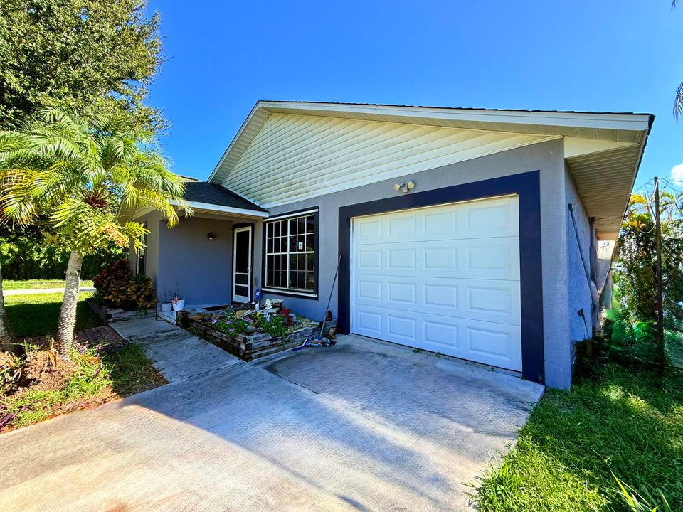 Под контрактом: $340,000 (3 спален, 2 ванн, 1436 Квадратных фут)