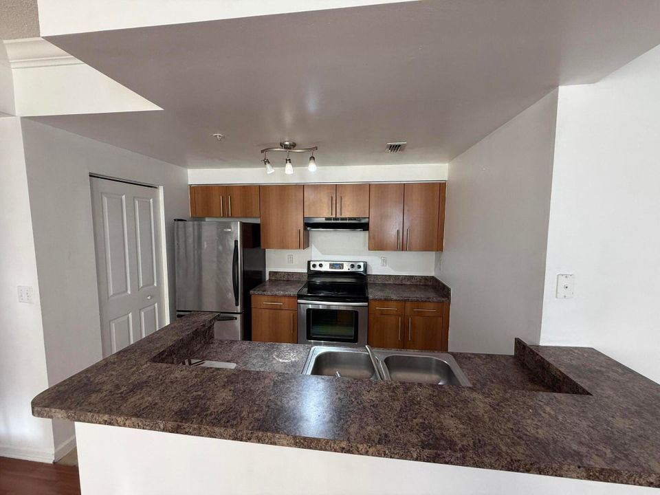For Rent: $2,099 (2 beds, 2 baths, 1123 Square Feet)