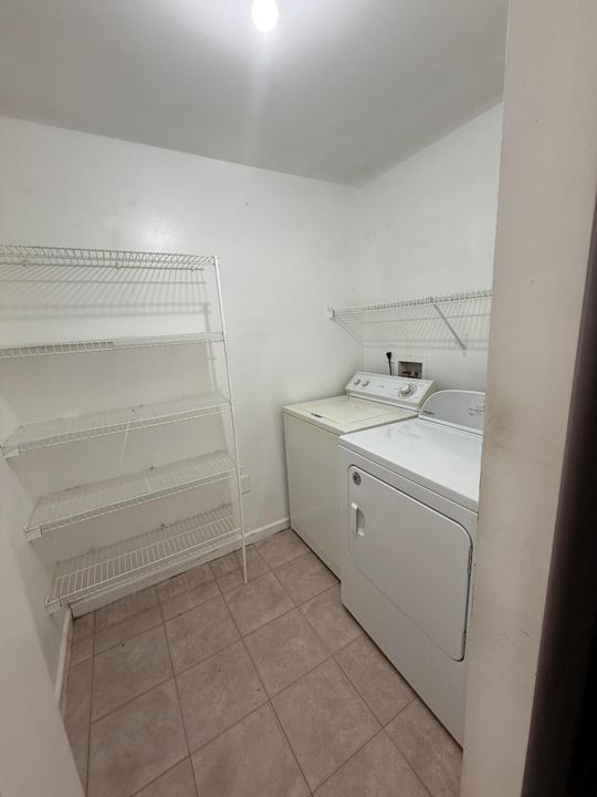 For Rent: $2,099 (2 beds, 2 baths, 1123 Square Feet)