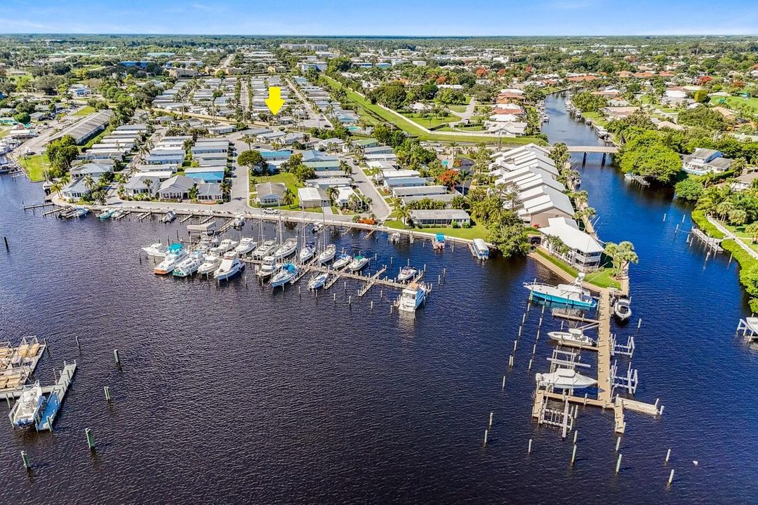 合同活跃: $179,000 (2 贝兹, 2 浴室, 1104 平方英尺)