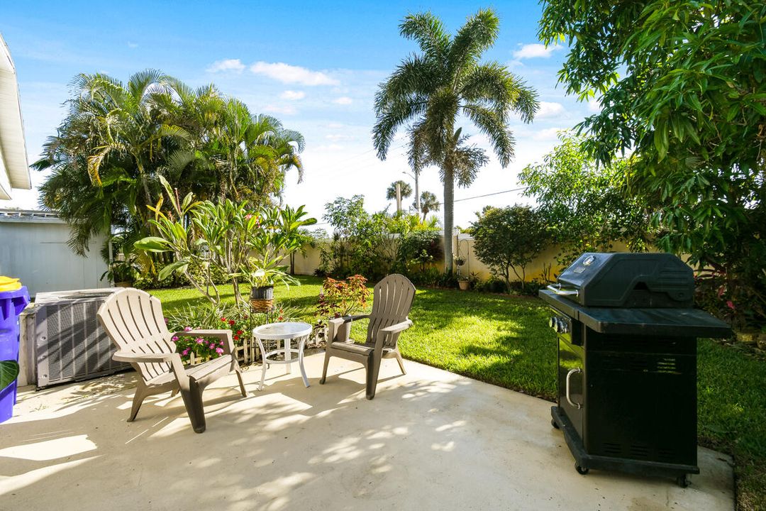 合同活跃: $179,000 (2 贝兹, 2 浴室, 1104 平方英尺)