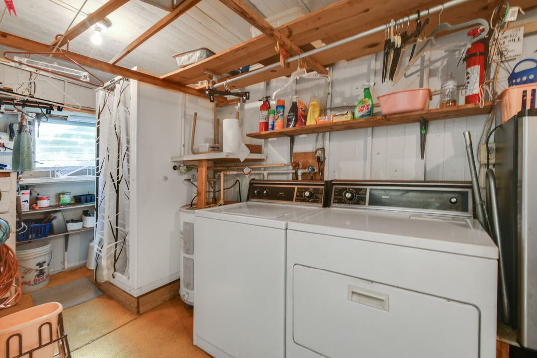 合同活跃: $179,000 (2 贝兹, 2 浴室, 1104 平方英尺)