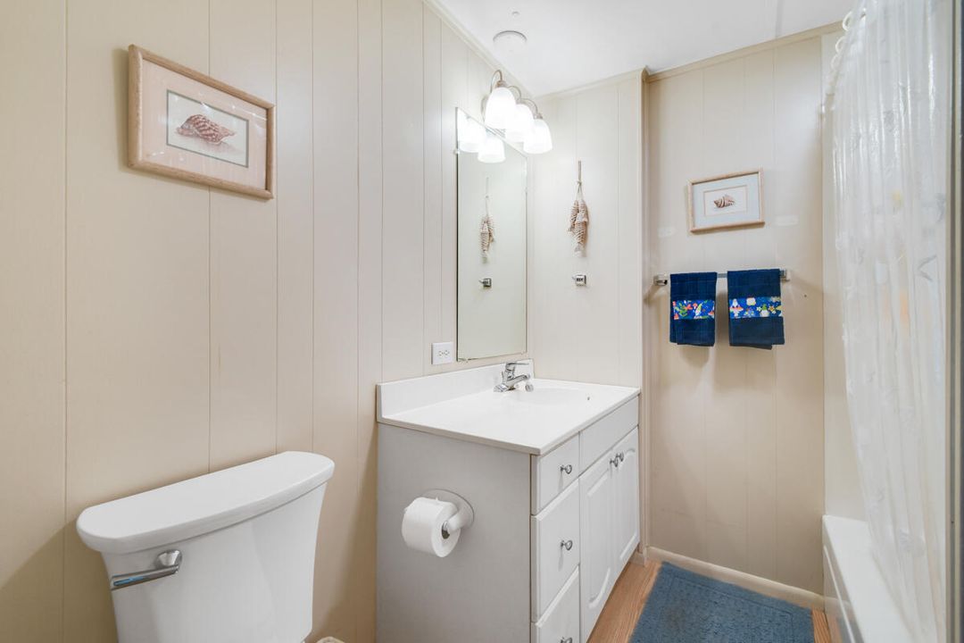 合同活跃: $179,000 (2 贝兹, 2 浴室, 1104 平方英尺)