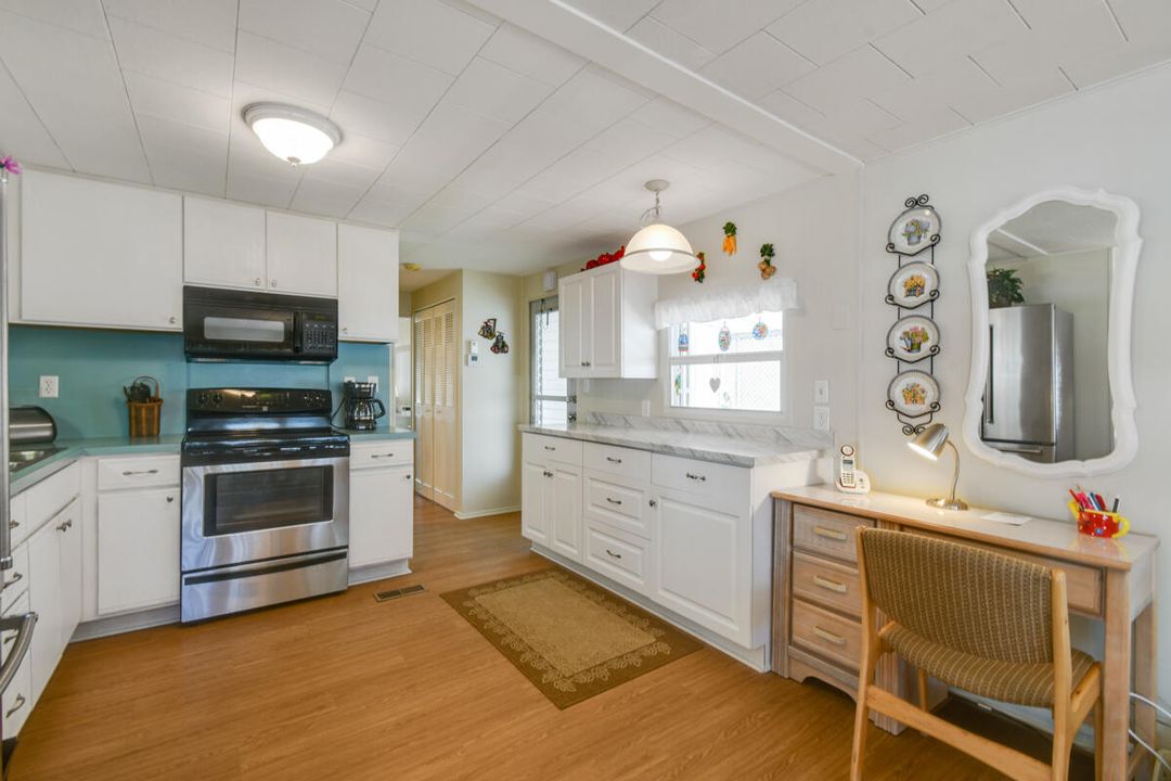 合同活跃: $179,000 (2 贝兹, 2 浴室, 1104 平方英尺)