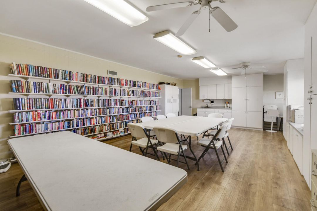 合同活跃: $179,000 (2 贝兹, 2 浴室, 1104 平方英尺)