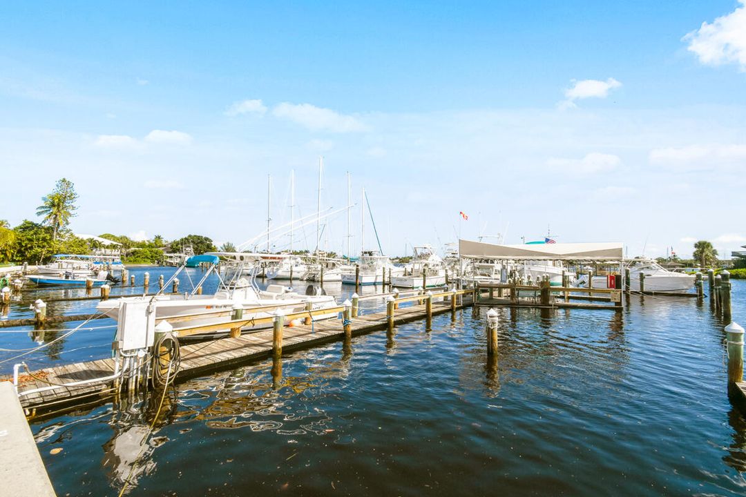 合同活跃: $179,000 (2 贝兹, 2 浴室, 1104 平方英尺)