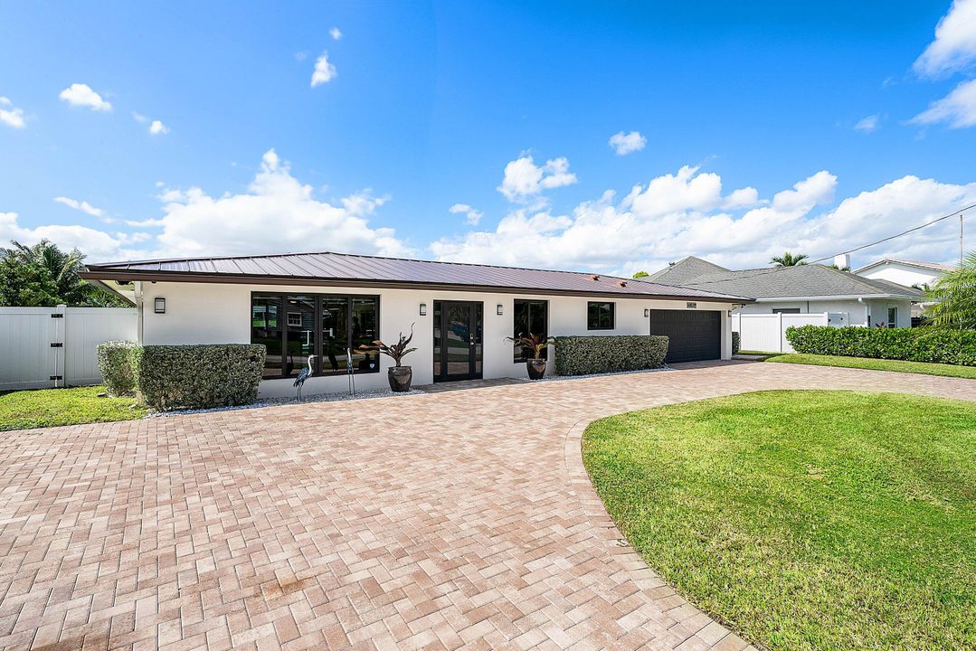 For Sale: $1,495,000 (3 beds, 2 baths, 2356 Square Feet)