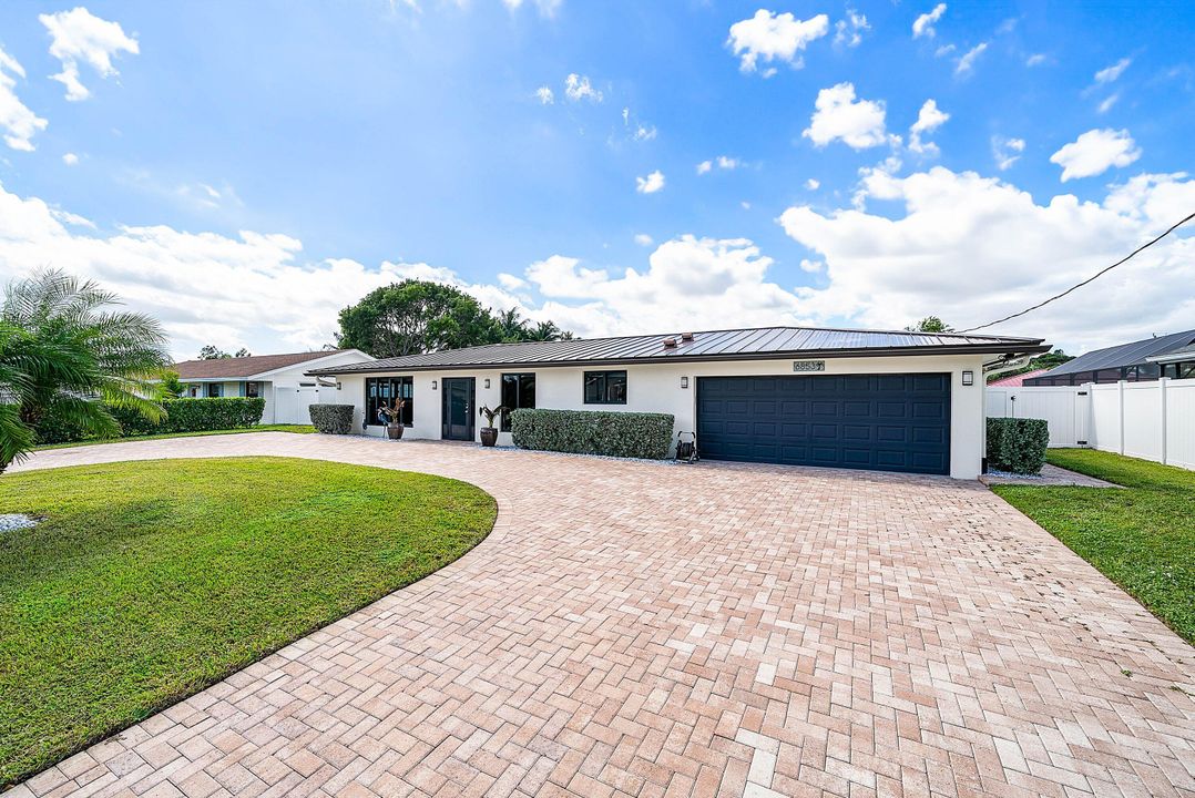 For Sale: $1,495,000 (3 beds, 2 baths, 2356 Square Feet)