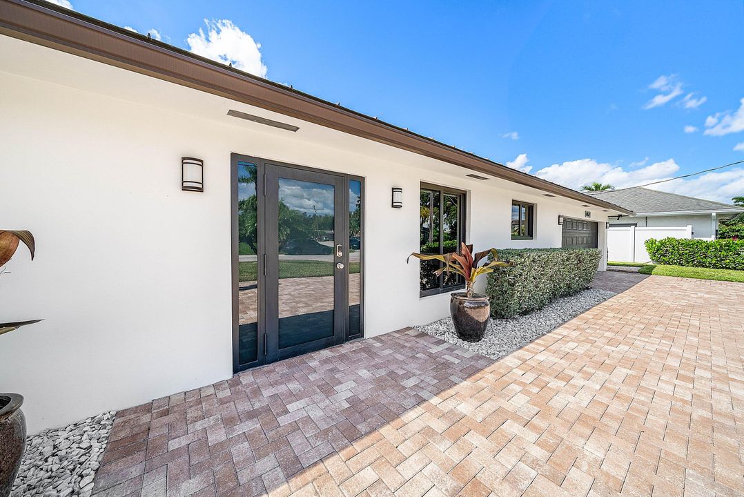 For Sale: $1,495,000 (3 beds, 2 baths, 2356 Square Feet)