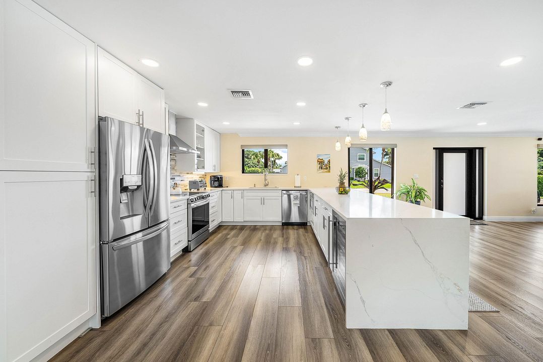 For Sale: $1,495,000 (3 beds, 2 baths, 2356 Square Feet)