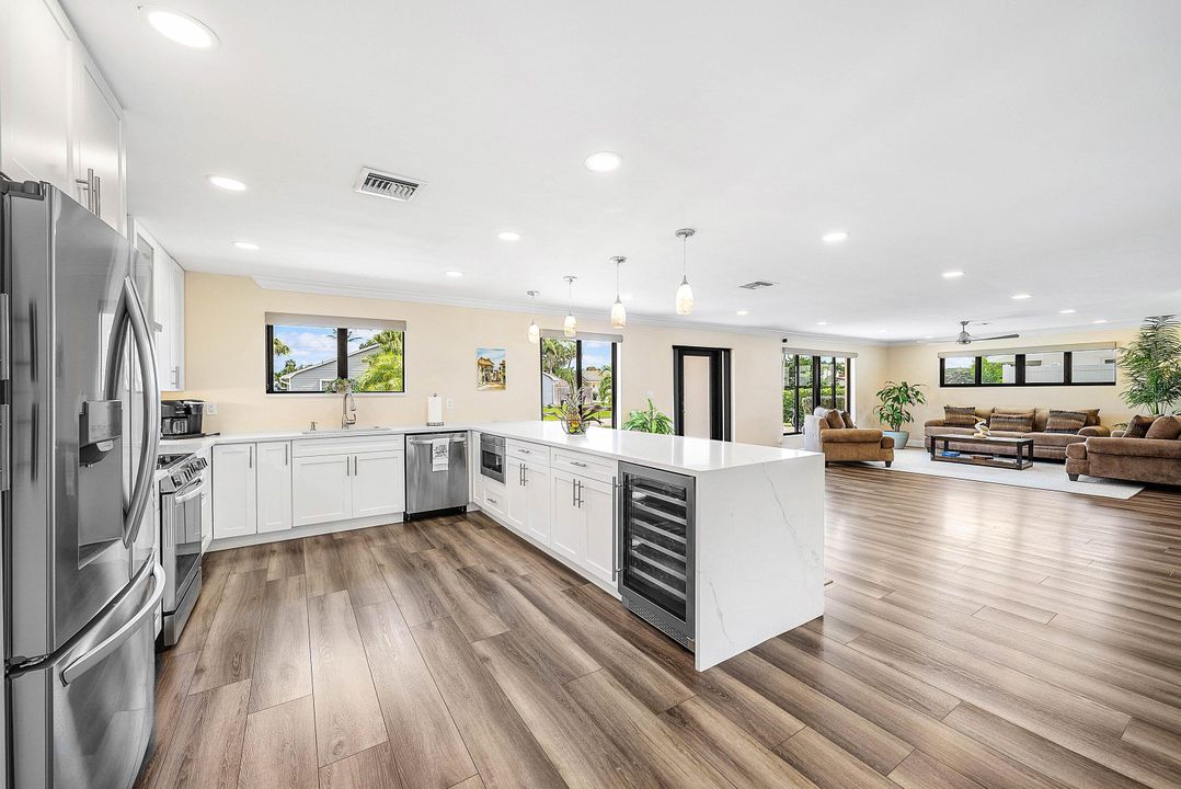 For Sale: $1,495,000 (3 beds, 2 baths, 2356 Square Feet)