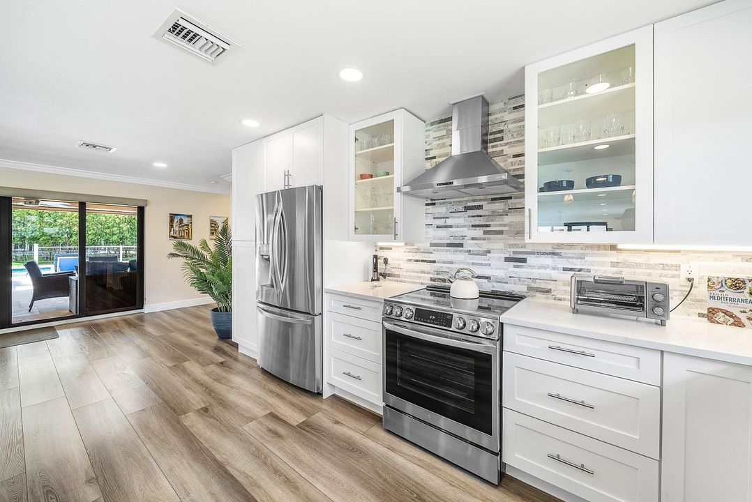 For Sale: $1,495,000 (3 beds, 2 baths, 2356 Square Feet)