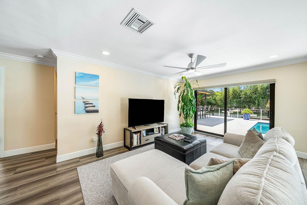 For Sale: $1,495,000 (3 beds, 2 baths, 2356 Square Feet)