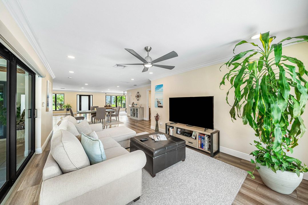 For Sale: $1,495,000 (3 beds, 2 baths, 2356 Square Feet)