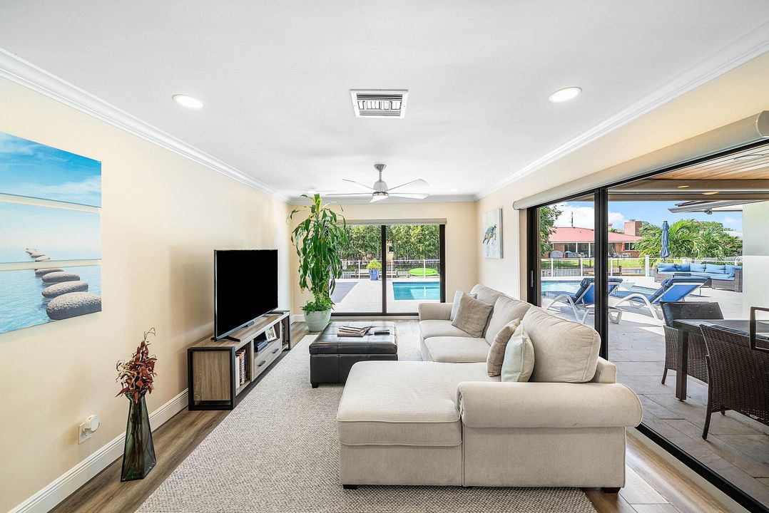 For Sale: $1,495,000 (3 beds, 2 baths, 2356 Square Feet)