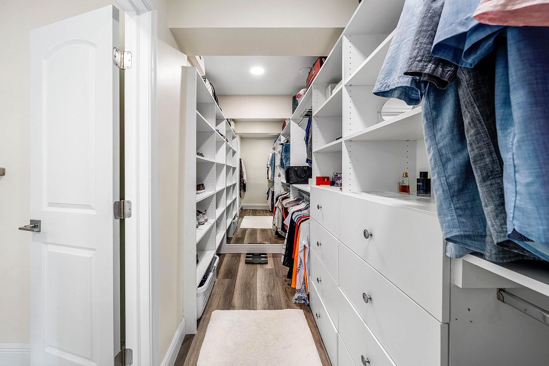 For Sale: $1,495,000 (3 beds, 2 baths, 2356 Square Feet)