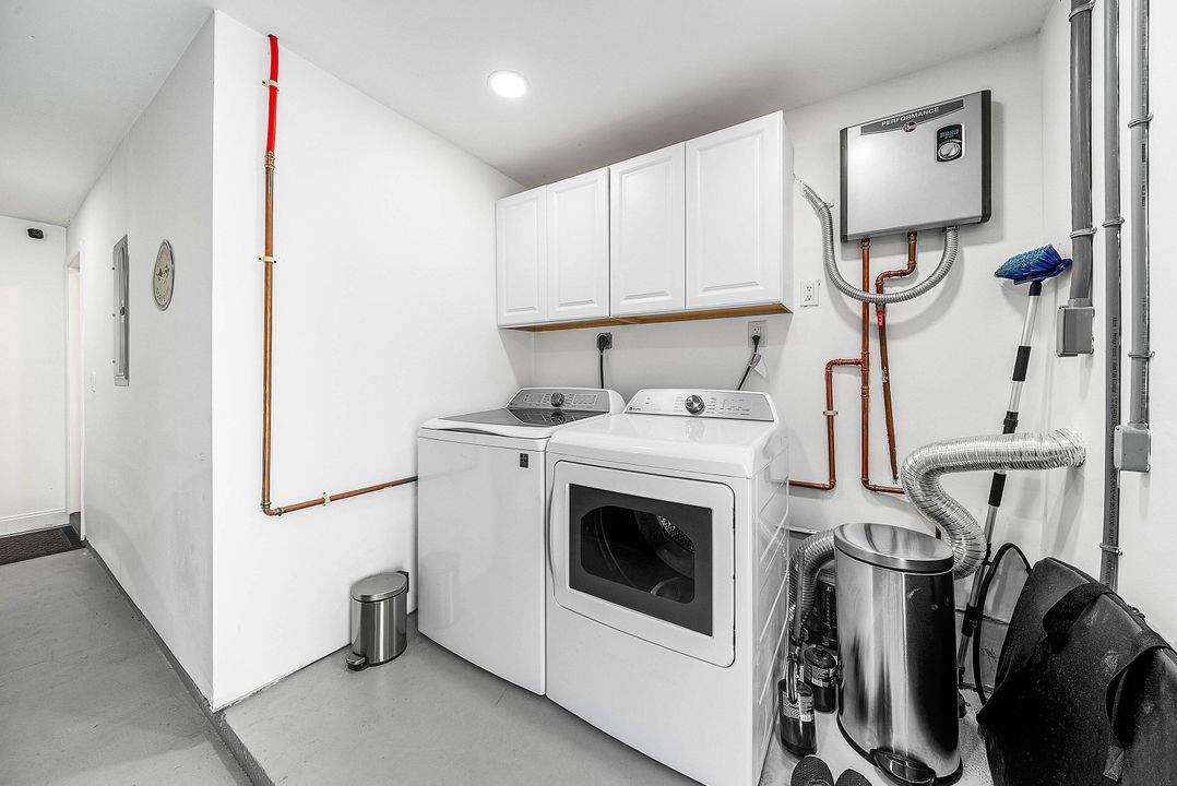 For Sale: $1,495,000 (3 beds, 2 baths, 2356 Square Feet)