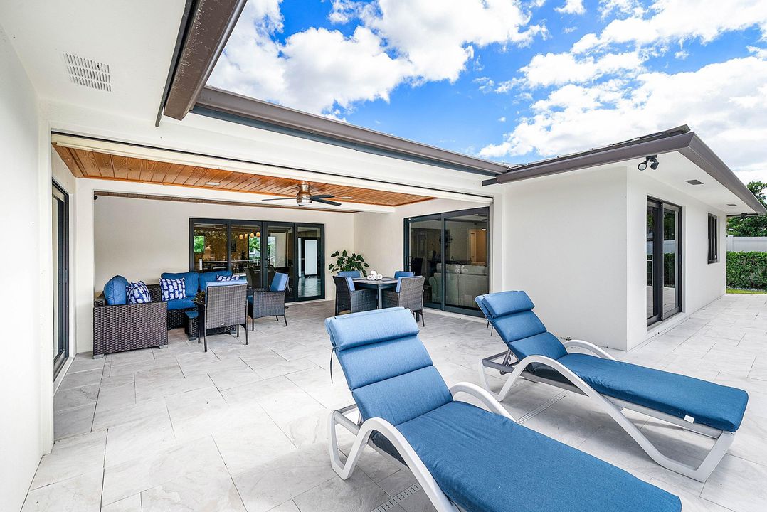 For Sale: $1,495,000 (3 beds, 2 baths, 2356 Square Feet)