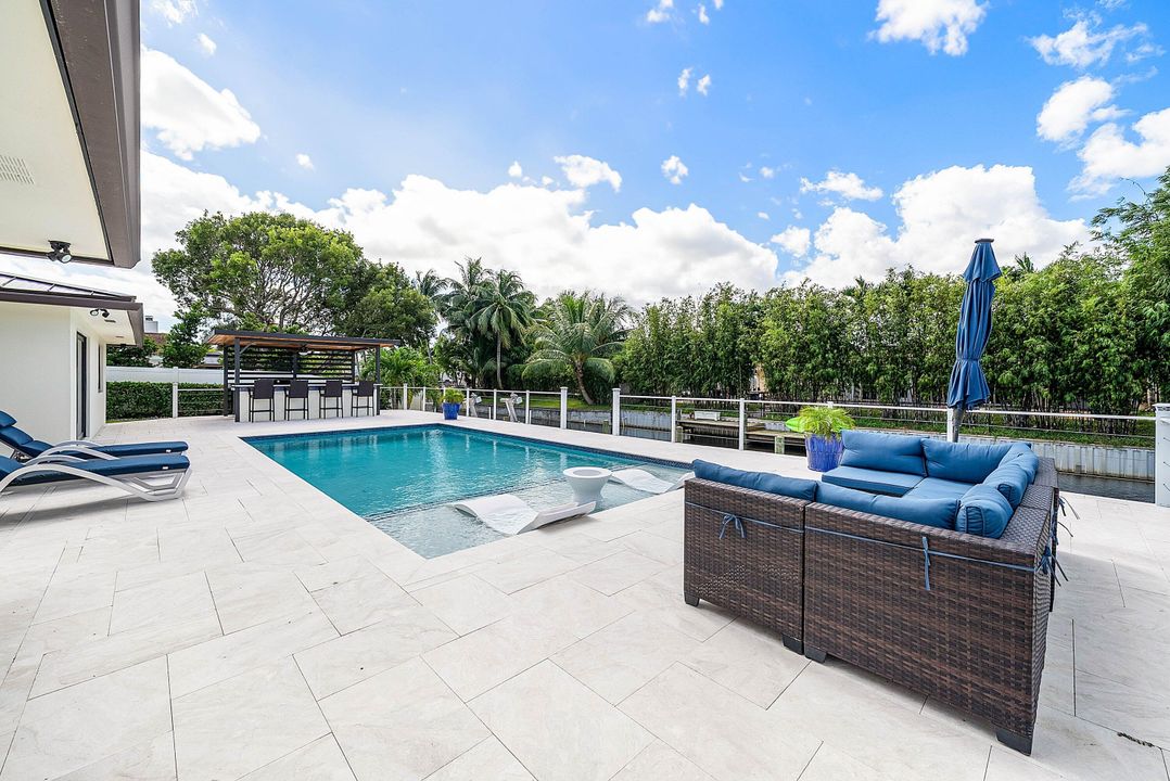 For Sale: $1,495,000 (3 beds, 2 baths, 2356 Square Feet)