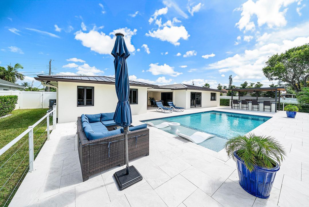 For Sale: $1,495,000 (3 beds, 2 baths, 2356 Square Feet)