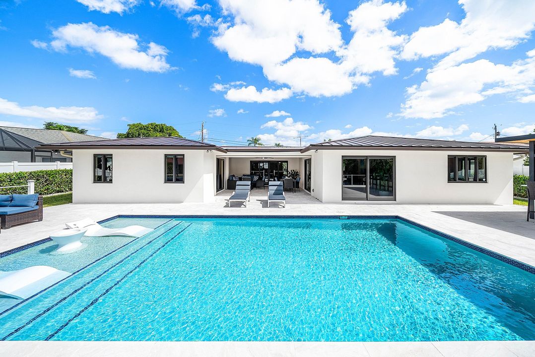 For Sale: $1,495,000 (3 beds, 2 baths, 2356 Square Feet)