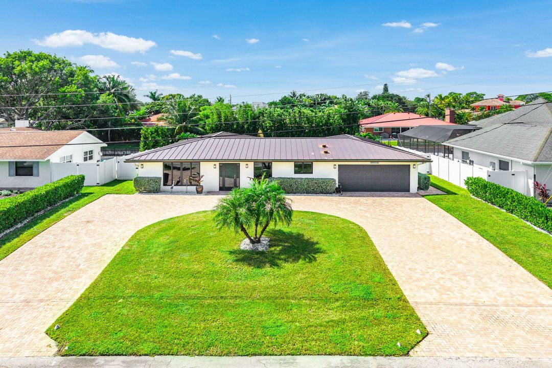 For Sale: $1,495,000 (3 beds, 2 baths, 2356 Square Feet)