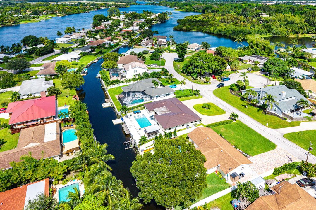 For Sale: $1,495,000 (3 beds, 2 baths, 2356 Square Feet)